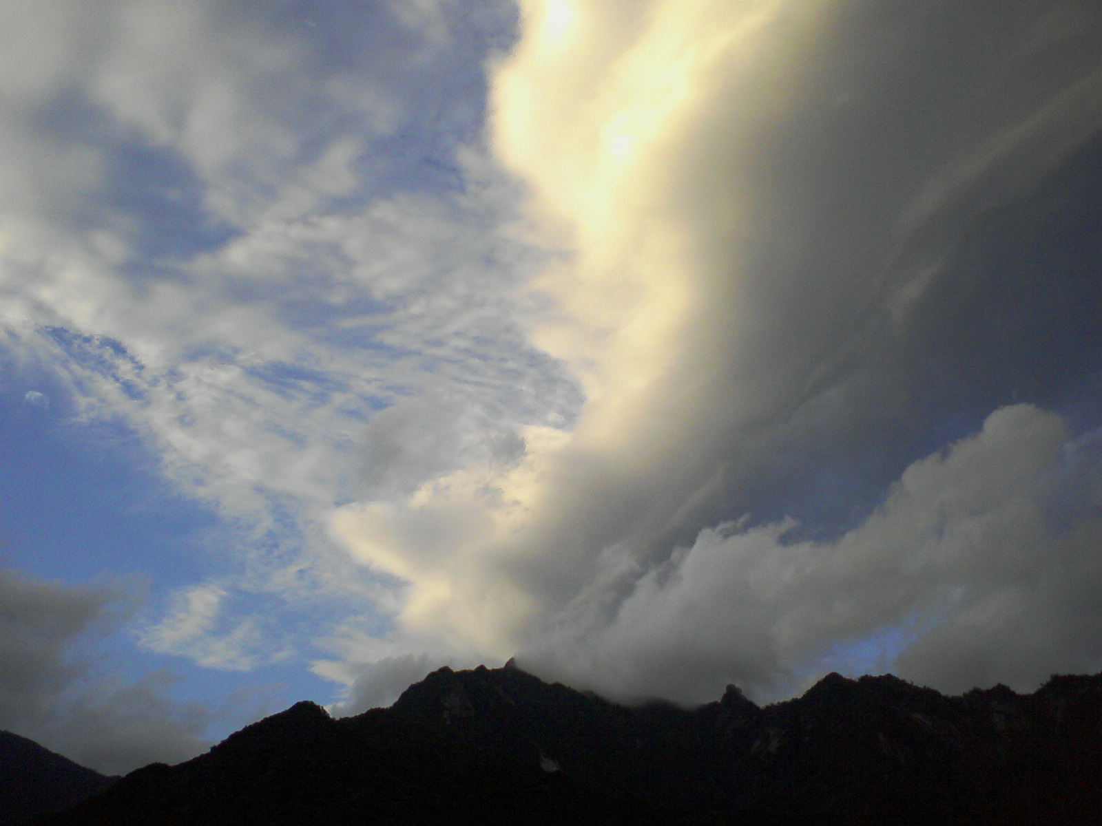 屋久島　山と雲