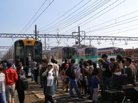 きんてつ鉄道まつり2008in五位堂検修車庫　今年は阪神電鉄１０００系もやってきました。