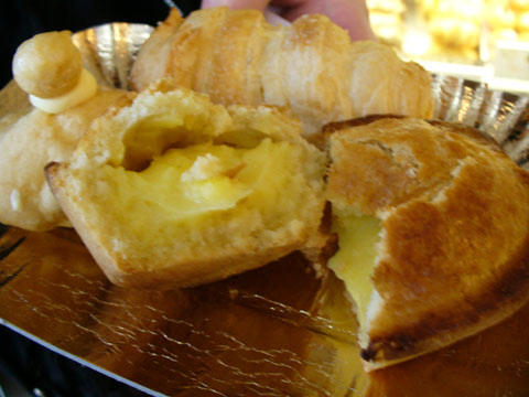 カスタードクリーム入り