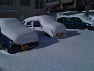 大雪の駐車場