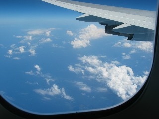 バリ行き飛行機雲の上2