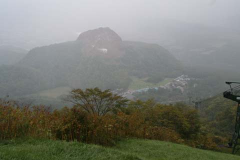 北海道・有珠山・見下ろす昭和新山（２００９年９月２２日）