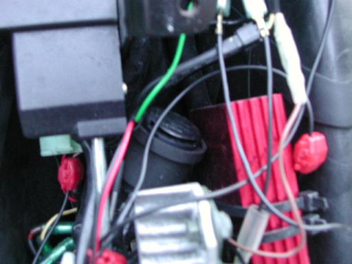 純正リレーの位置