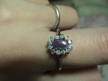 人工オパールの輝き