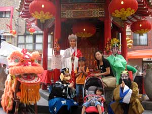 祭壇で記念撮影