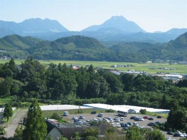 安心院葡萄酒工房から見た由布岳