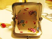 がまぐちの裏地はキノコ。