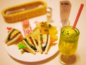 みんなでファミレスクラブハウス