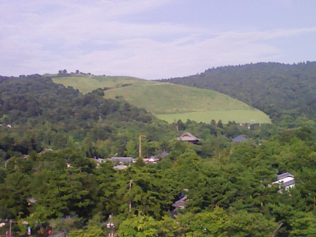 県庁の屋上（若草山・東大寺）