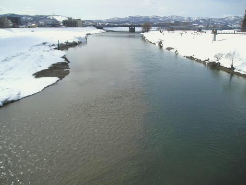 旭橋から望む、新橋。