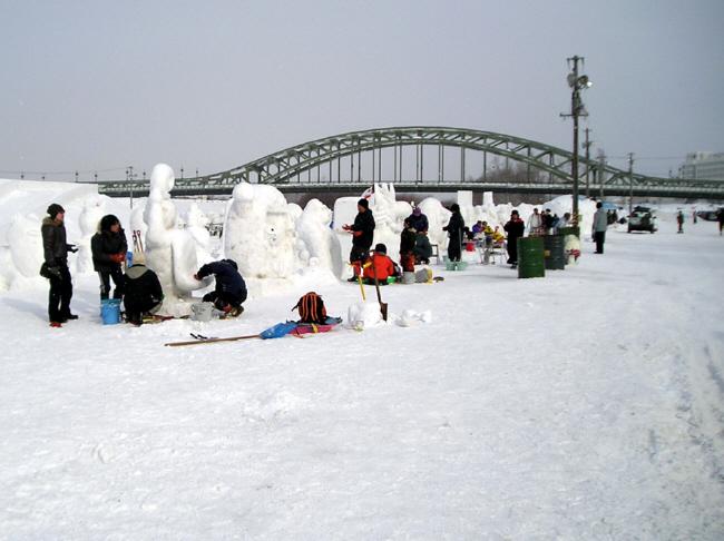 小雪像作り