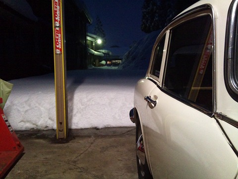 2012.01.26 ガレージ前の積雪