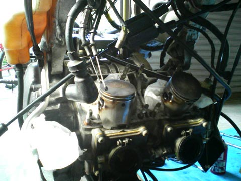 2007.8.23 ３ＭＡのエンジン腰上Ｏ／Ｈ風景３（シリンダー組み付け前）.jpg