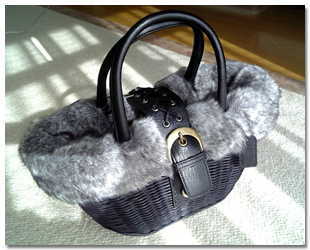 WA&COのファー付きかごバッグ