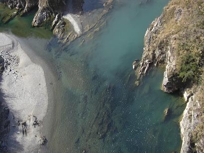 エメラルドグリーン１