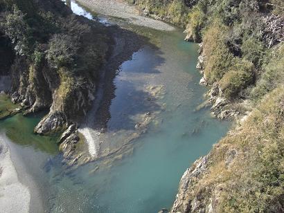 エメラルドグリーン３