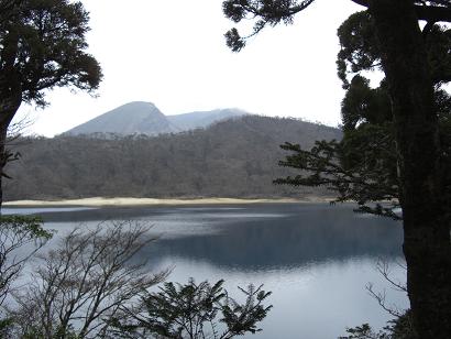 六観音池から韓国岳