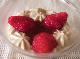 お豆腐クリームの苺ショートケーキ仕立て