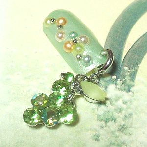 きらきらネイルピアスマスカット