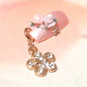 春限定・梅っぽいお花ネイルピアスクリスタル
