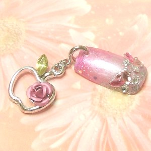 メタルチャームりんごピンク