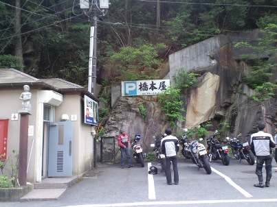 橋本屋駐車場.jpg