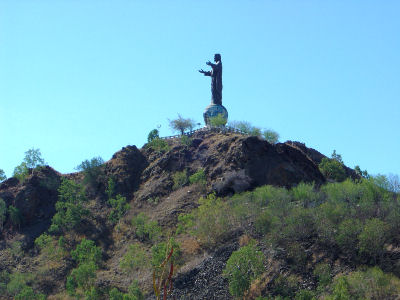 東ティモのキリスト像２.jpg