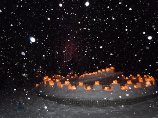 アイスキャンドル、雪の中