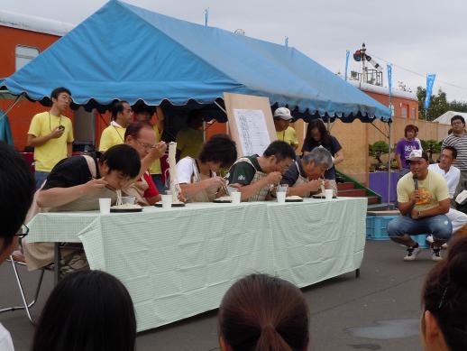 下川うどん祭り　うどん早食い競争　本番！