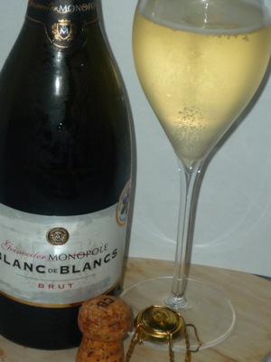 Geisweiler Monopole Blanc de Blancs Brut NV glass.jpg