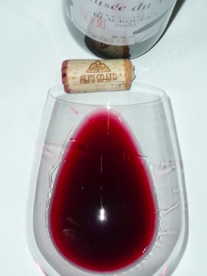 Musee du Vin Matsumotodaira Blackqueen 2009 glass.jpg