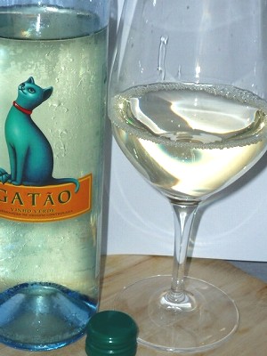 Vinhos Borges Gatao glass.jpg