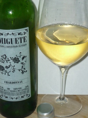 Amiguete Chardonnay 2009 glass.jpg