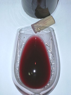 Hecula Monastrell2004 glass.jpg