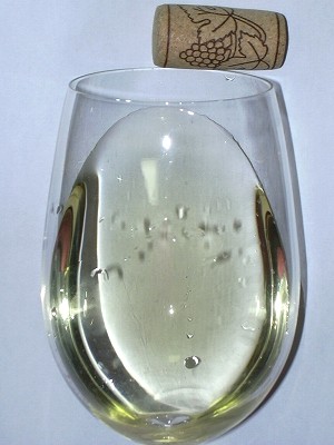 Baron De Lestac Blanc2007 glass.jpg