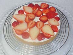 ケーキデコレーション途中.jpg