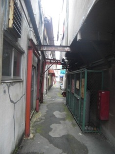 路地裏　２