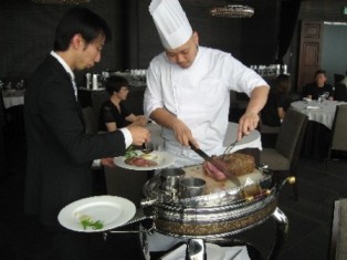 カッティング中