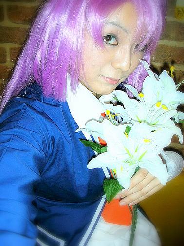 白い花を抱えて