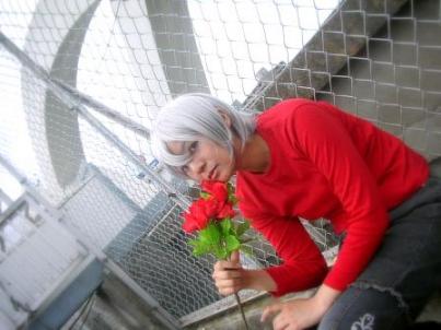 赤き薔薇と共に。