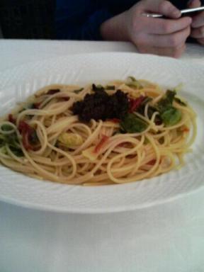 黒オリーブと春キャベツのパスタ