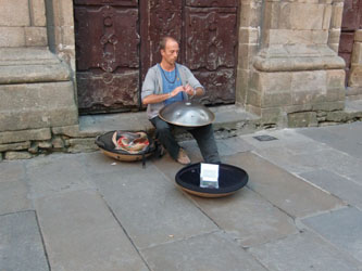 Santiago de Compostela_Plaza das Praterias musician,Spain