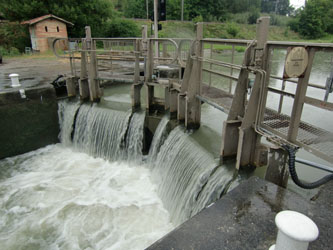 Moissac-Canal de Golfech-water-gate,Spain