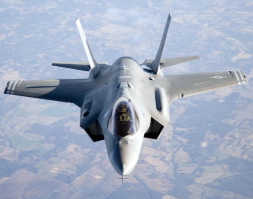 航空自衛隊　次期主力戦闘機（ＦＸ）に、最新鋭ステルス戦闘機「F-35」（米ロッキード・マーチン社）選定の方針。