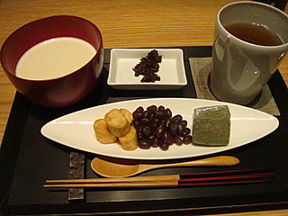 よもぎ生麩のごましることお茶