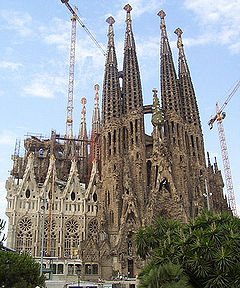 240px-Sagradafamilia-overview.jpg