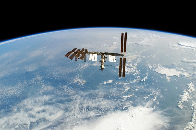 gpw-20050129-NASA-S122-E-010947-Earth-from-space-clouds-International-Space-Station-20080218.jpg