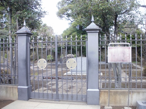 20100403_07徳川慶喜 墓.jpg