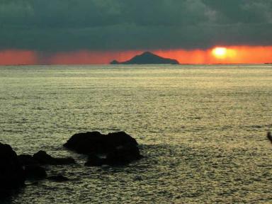 見えるか、だるま夕日