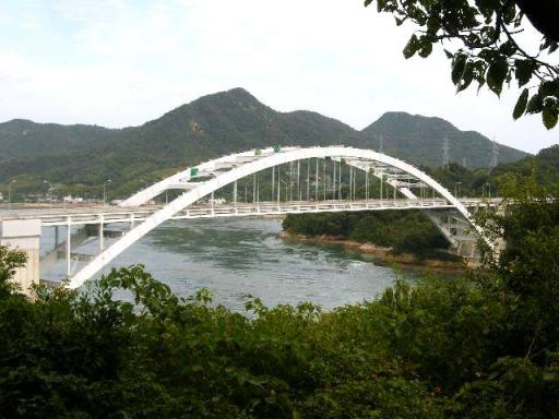 鼻栗瀬戸と大三島橋　１
